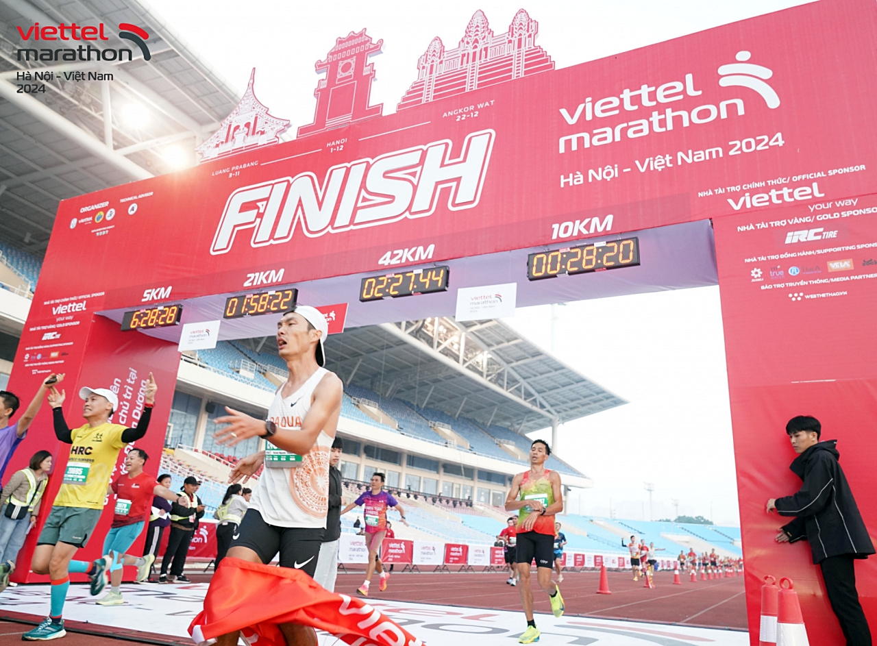 Hoàng Nguyên Thanh hẹn tái đấu Nguyễn Văn Lai sau 'cuộc đua 1 giây kịch tính' ở Viettel Marathon 2024 chặng Việt Nam